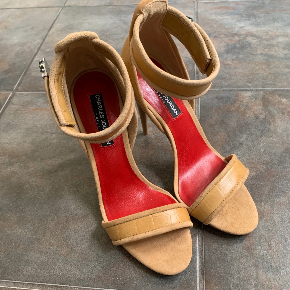 Charles Jourdan Paris heels NIB never worn